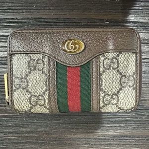 Authentic Gucci GG supreme wallet with box and credentials. Barely used.